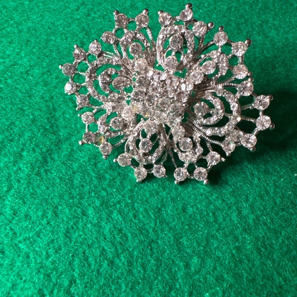 Jewelry - Vintage Rhinestone Filigree Snowflake Brooch Silver Tone Bridal Pin